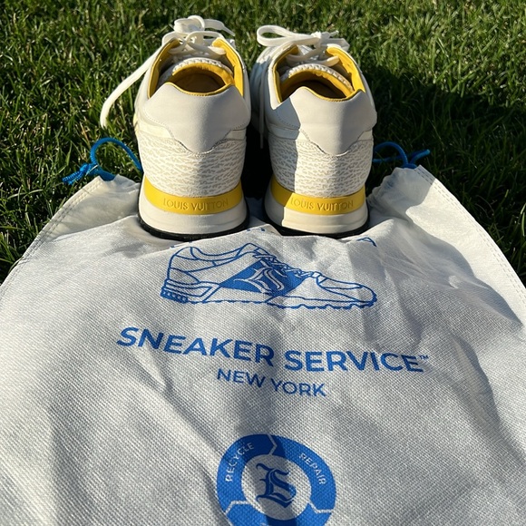 Louis Vuitton size 10 . Use gently. Excelente condition. Price is firm. - Picture 10 of 11